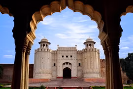 Sững sờ vẻ kỳ vĩ của pháo đài cổ nổi tiếng nhất Pakistan