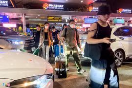 Sân bay Tân Sơn Nhất đông kỷ lục