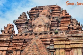 Chiêm ngưỡng tòa tháp Chăm vừa trở thành di tích quốc gia đặc biệt
