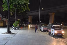 Phát hiện thi thể trẻ sơ sinh treo trên cây ở Hà Nội 