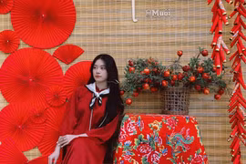 Giới trẻ thích thú với tip chụp ảnh Tết xưa với áo dài 