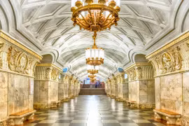 Sửng sốt với cảnh tượng ở các ga metro đẹp nhất Moscow