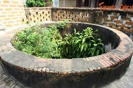 Trước khi bị đoàn làm phim vẽ bậy, giếng cổ Đường Lâm trông như thế nào?