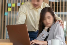 Mỗi tháng tôi biếu mẹ chồng 5 triệu, chồng trách một câu khiến tôi choáng