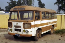 Ảnh thú vị về xe buýt ở Hà Nội năm 1996