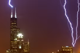 Bí mật lịch sử ít người biết của cái cột thu lôi