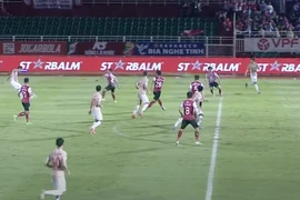 Nghi vấn trọng tài đổi kết quả trận đấu ở V.League: Ai trả lời?