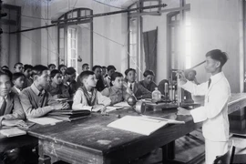 Xúc động ngắm ảnh hiếm về các nhà giáo Việt Nam một thế kỷ trước