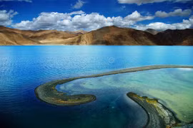 Sửng sốt cảnh đẹp ở hồ nước đổi màu kỳ diệu trên dãy Himalaya