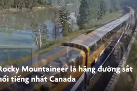 Video: Kinh ngạc chuyến tàu trong suốt ở Canada 