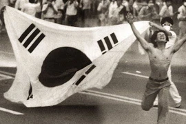 Nhìn lại sự kiện thiết quân luật rung chuyển Hàn Quốc năm 1980