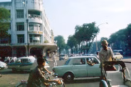 Ảnh lần đầu công bố về cuộc sống ở Sài Gòn năm 1964