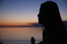 Mẹ đơn thân ngoài 40 tuổi có nên mở lòng với trai trẻ?