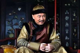 Vì sao các hoàng đế nhà Thanh đeo nhẫn ngọc ở ngón tay cái?