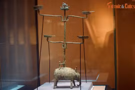 Soi từng mm kiệt tác đèn đồng “người cưỡi voi” của cư dân Việt cổ