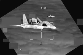 Mỹ công bố video tiêm kích J-11 Trung Quốc áp sát 'pháo đài bay' B-52