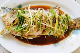 Hấp cá ngon ngọt, không tanh nhớ 3 bước “nằm lòng” này 