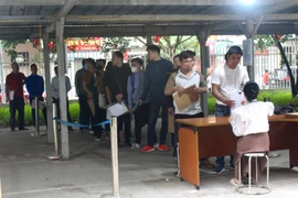 Sự thật việc 'xếp hàng từ sáng làm giấy tờ nhà đất ở Hà Nội'