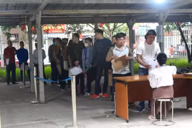 Sự thật việc 'xếp hàng từ sáng làm giấy tờ nhà đất ở Hà Nội'