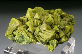 Khoáng vật quý phát sáng đầy bí ẩn, nhiều người khát khao sở hữu