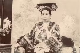 Thực hư Phòng ngủ của Từ Hi chứa đầy vàng bạc châu báu