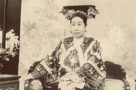 Thực hư Phòng ngủ của Từ Hi chứa đầy vàng bạc châu báu