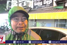 Hà Nội vắng lặng, người mưu sinh nhọc nhằn đêm giá lạnh 11 độ C