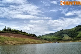 Ngất ngây cảnh sắc thần tiên của hồ thủy điện Hòa Bình