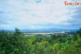 Thăm nơi an nghỉ của nhà báo cách mạng huyền thoại Huỳnh Thúc Kháng