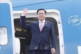 Chủ tịch Quốc hội Vương Đình Huệ thăm chính thức CHDCND Lào