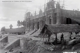 Hình ảnh hiếm thấy về công trường xây dựng lăng Khải Định