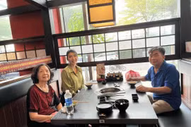 Ngọc Quyên đưa mẹ về Việt Nam, thừa nhận bỏ được "3 không"