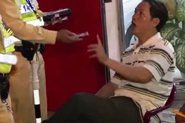 Xem xét xử lý cán bộ thuế bất hợp tác khi bị kiểm tra nồng độ cồn