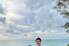 Chuyện tình hoa hậu chuyển giới đẹp nhất Thái Lan