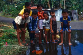 Loạt ảnh lôi cuốn về đảo Sumatra, Indonesia năm 1997