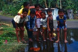 Loạt ảnh lôi cuốn về đảo Sumatra, Indonesia năm 1997