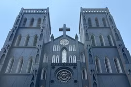 Những vụ di sản 'khoác áo mới' sau trùng tu xôn xao dư luận