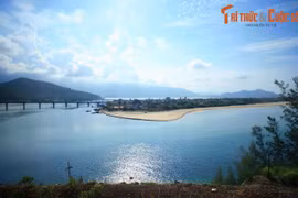 Kỳ thú chuyện vua Khải Định phát hiện ra vịnh Lăng Cô