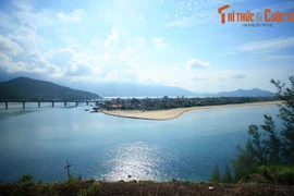 Kỳ thú chuyện vua Khải Định phát hiện ra vịnh Lăng Cô