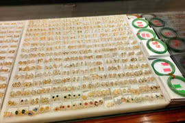 Giá vàng hôm nay 17-10: Nhà đầu tư chớp thời cơ lướt sóng