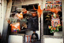 Loạt ảnh màu siêu hiếm về đèn Trung thu xưa