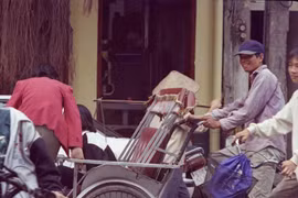 Thời hoàng kim của xích lô Hà Nội qua ống kính người Nhật