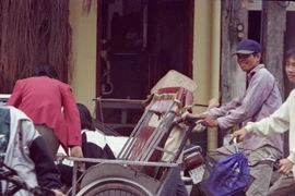 Thời hoàng kim của xích lô Hà Nội qua ống kính người Nhật