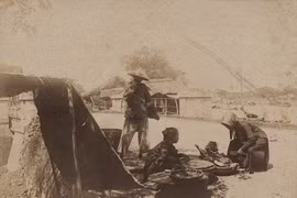 Cận cảnh những gánh hàng rong Sài Gòn trăm năm trước