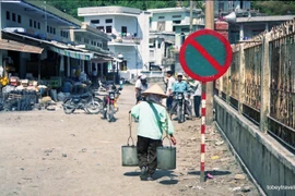 Ảnh siêu hiếm về đời thường ở đảo Cát Bà 26 năm trước