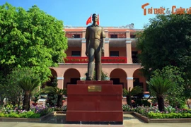 Thăm Bảo tàng Hồ Chí Minh ngày sinh nhật Bác Hồ