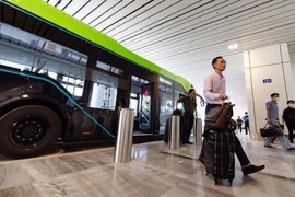 Tuyến buýt điện TIA chính thức hoạt động, kết nối các ga Tân Sơn Nhất