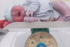 Hà Tĩnh: Bé trai chào đời có cân nặng 6kg