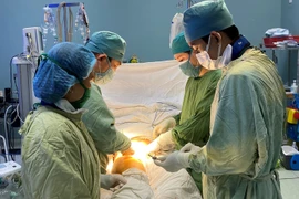 Vụ cây xanh bật gốc: Người phụ nữ mang thai bị rách thận, vỡ gan