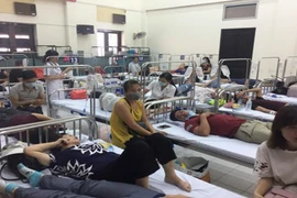Bác sĩ gãy ngón chân không được nghỉ vì quá tải BN sốt xuất huyết